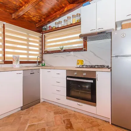 House Frane Nyaraló